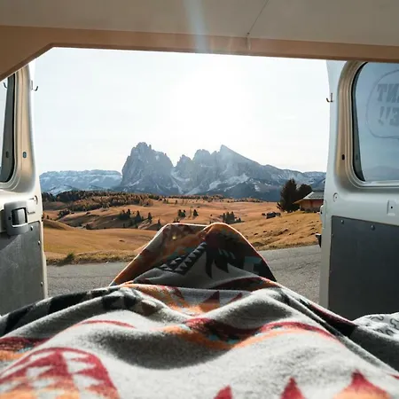Indie Campers Campervan In キャンプ場
