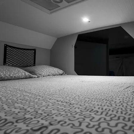 キャンプ場 Indie Campers Campervan In リスボン